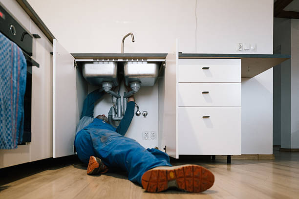 Professional Emergency Plumber technician working in Cornelia, GA